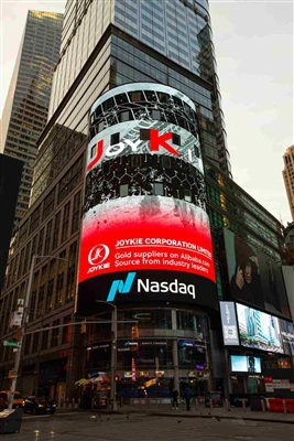 جوکی نے نیس ڈیک اور ٹائمز اسکوائر کو روشن کیا